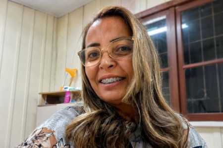 Professora é encontrada morta em represa e namorado é procurado por suspeita de feminicídio