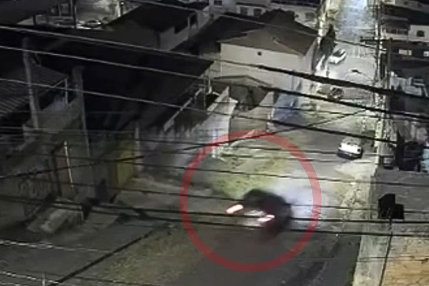 Vídeo: carro perde os freios em morro e cinco jovens ficam feridos em BH
