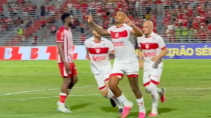 Náutico perde para CRB e acentua crise na Série B do Campeonato Brasileiro