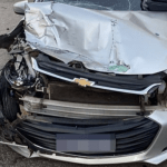 Motorista fica preso às ferragens após acidente de carro e é resgatado pelo Corpo de Bombeiros