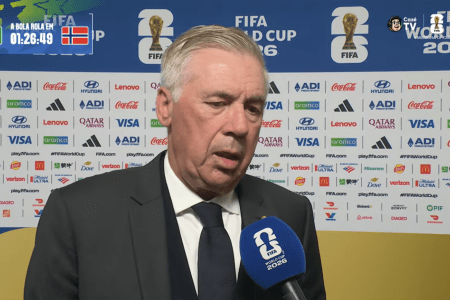 Técnico Carlo Ancelotti em entrevista à CazéTV antes de Brasil x Noruega pela Copa do Mundo