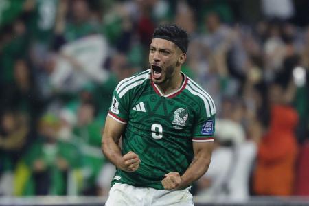 Jiménez comemora gol mexicano no Azteca • Divulgação/@miseleccionmx
