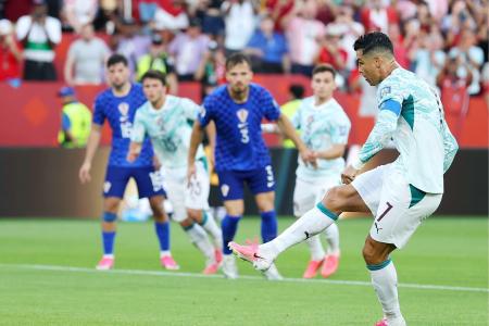 Cristiano Ronaldo bate pênalti e converte para Portugal • Divulgação/Fifa