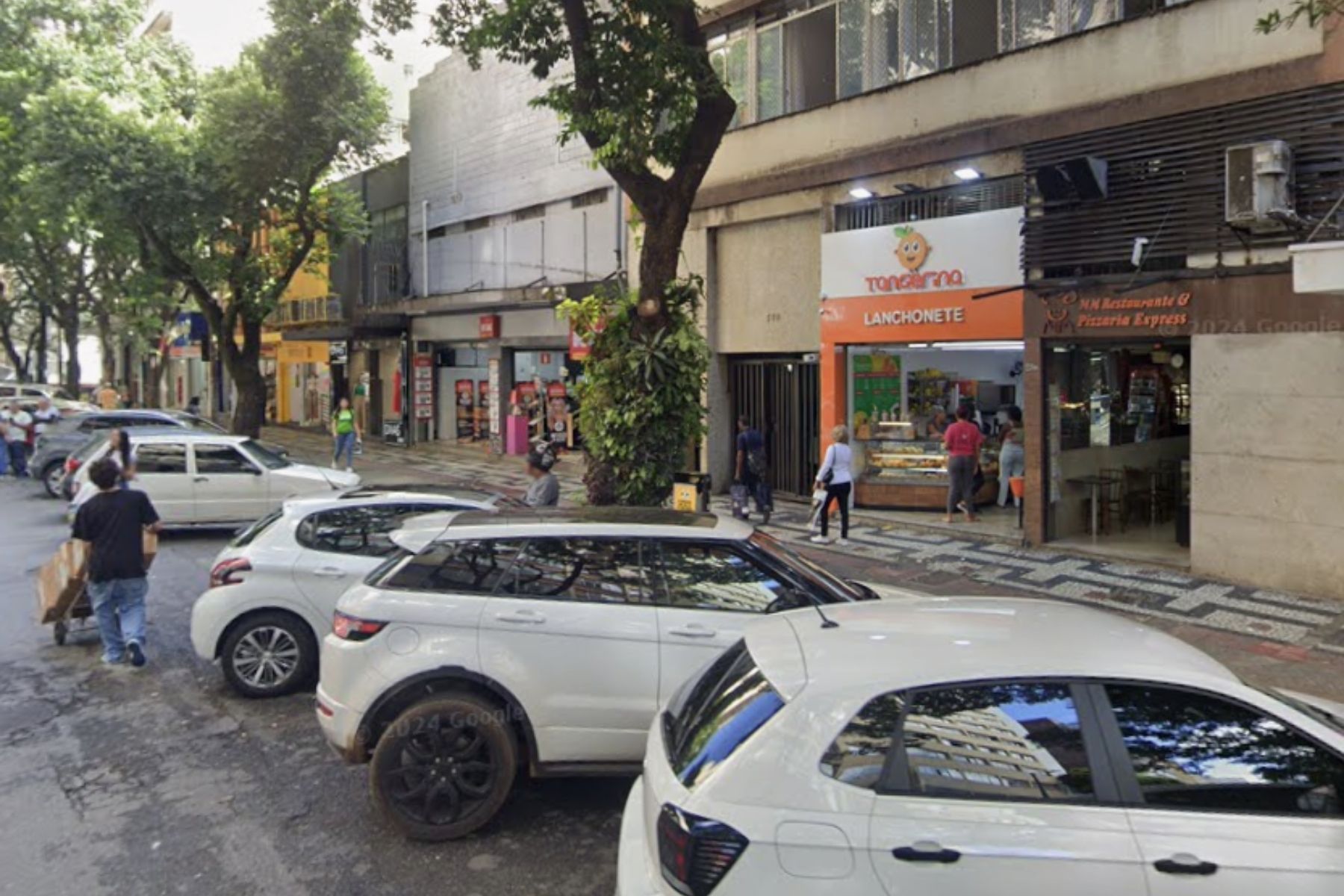 Funcionária fica ferida após incêndio em lanchonete em BH