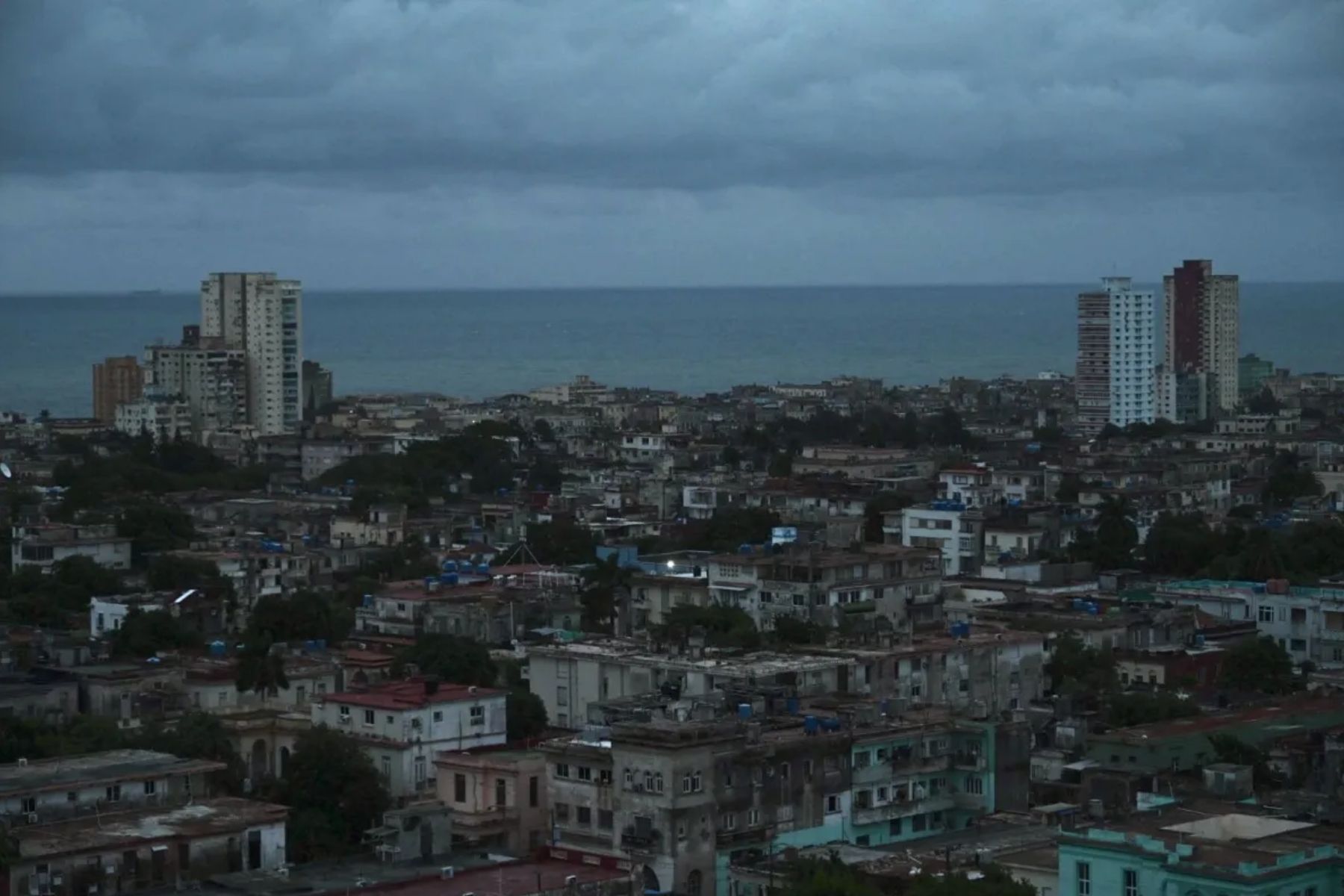 Cuba sofre apagão nacional após colapso do sistema elétrico
