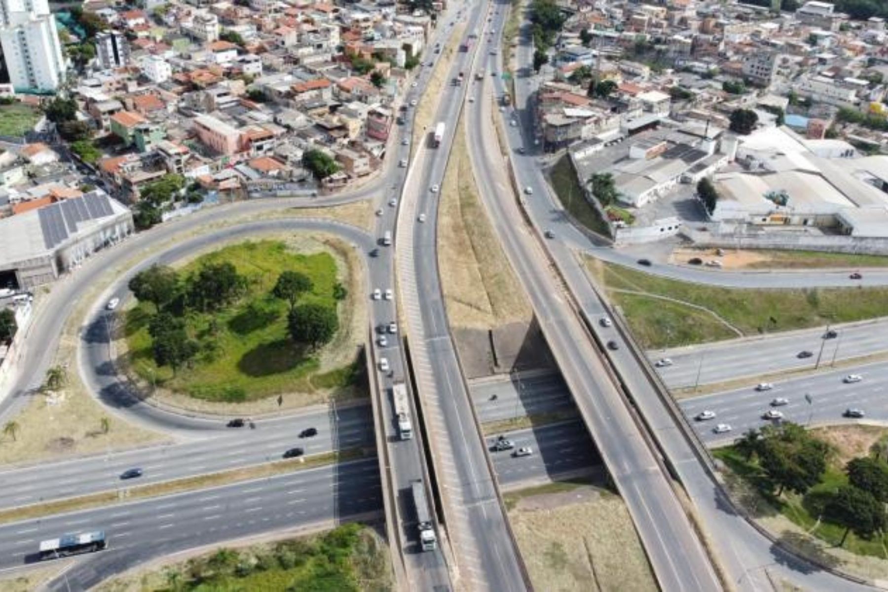 Troca de iluminação interrompe trânsito no Anel Rodoviário nesta terça (7); veja horário e onde