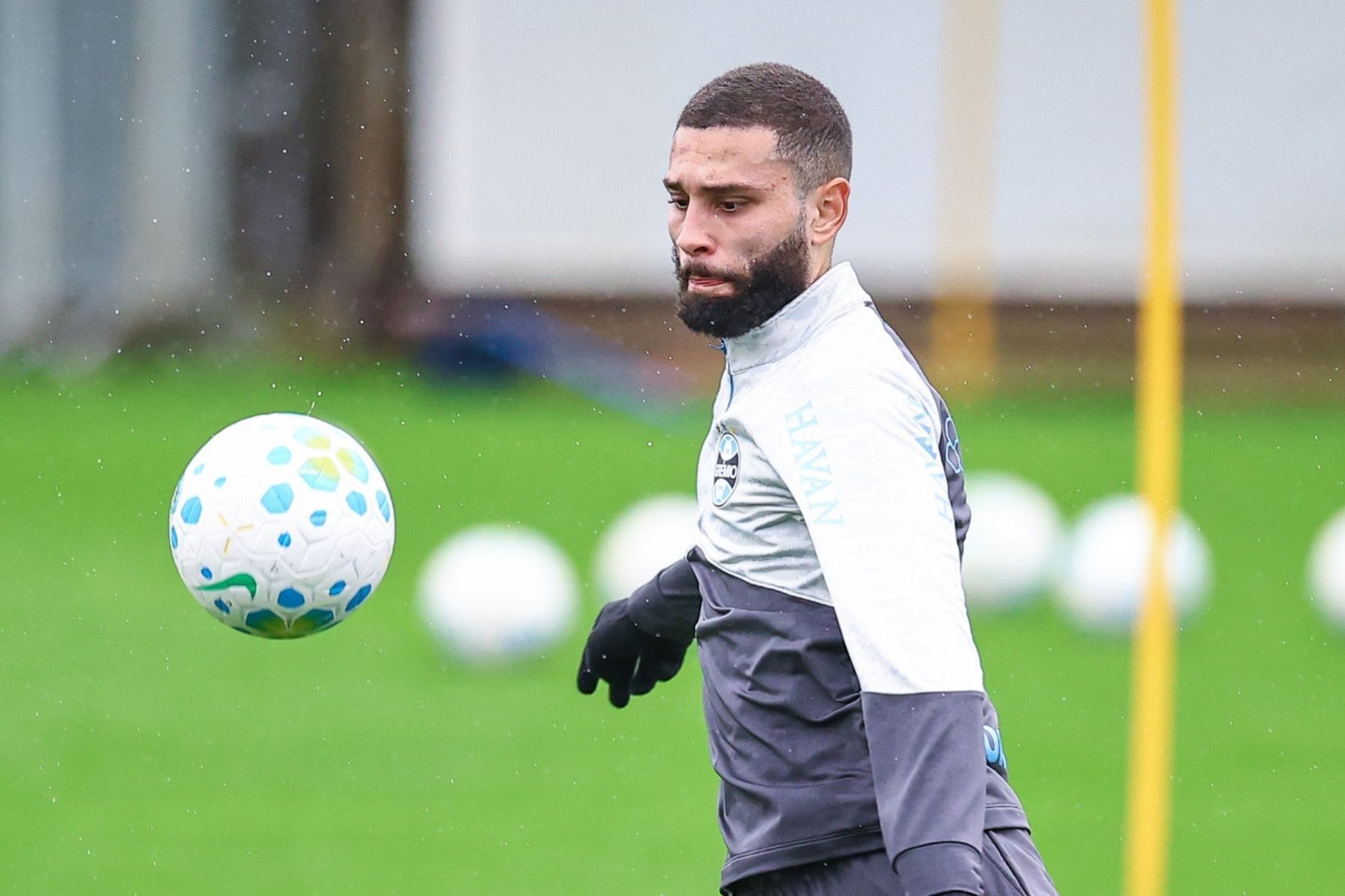 Presidente do Vitória nega acerto com Wagner Leonardo e cobra dívida do Grêmio