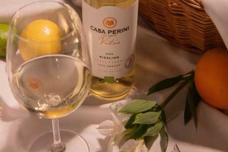 Vinho branco brasileiro ganha força nas gôndolas e impulsiona lançamentos no setor