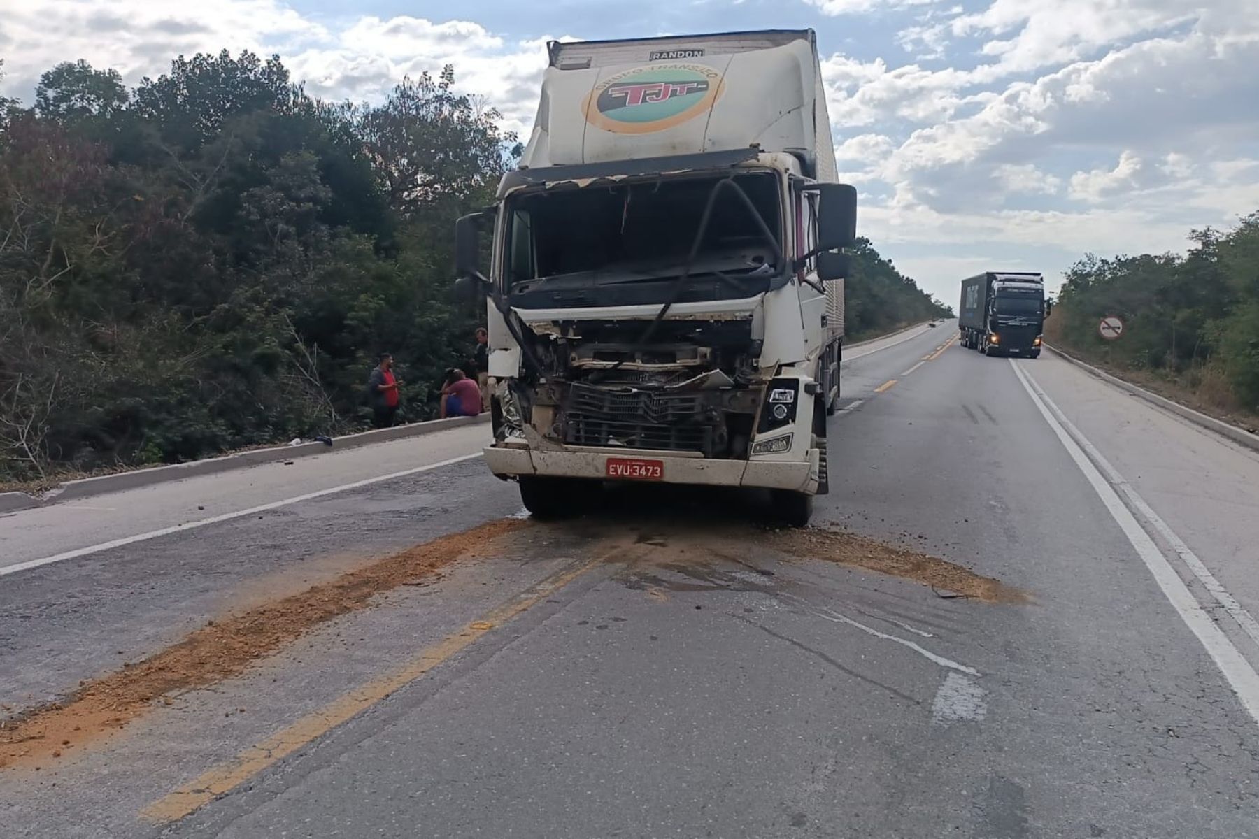 Caminhões batem na BR-251, na Serra de Francisco Sá, no Norte de MG
