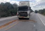Caminhões batem na BR-251, na Serra de Francisco Sá, no Norte de MG