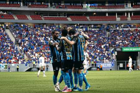 Cruzeiro perde dois pênaltis e é derrotado pelo Grêmio em amistoso em Brasília