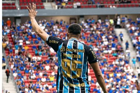 Carlos Vinicius celebra gol pelo Grêmio • Deividson Isidio/Grêmio