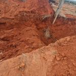 Homem morre e outro fica ferido em soterramento de terra no interior de MG