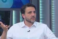 Renan Santos diz que Moraes fortalece Flávio Bolsonaro ao proibir visita a Jair Bolsonaro