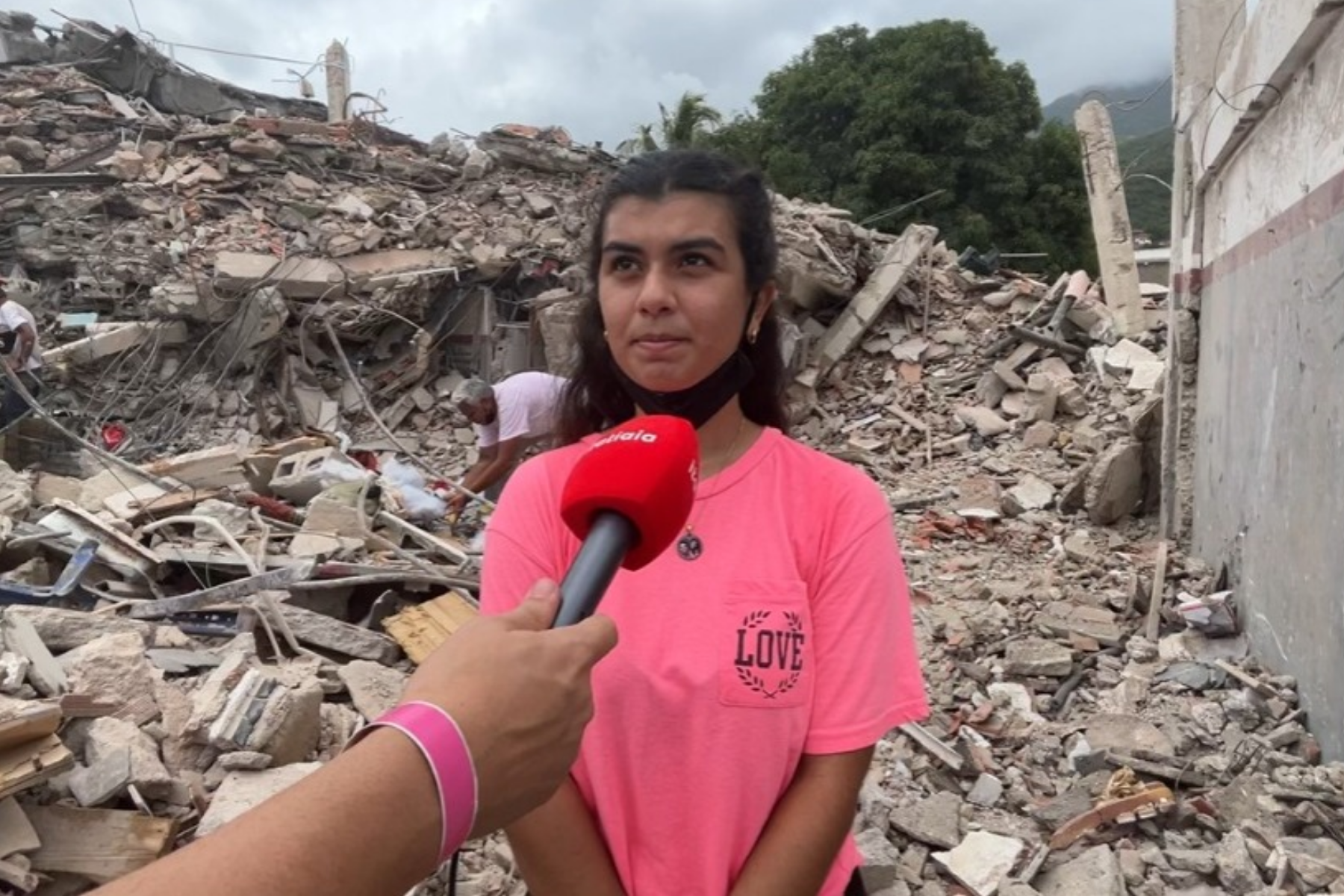 Sobrevivente de terremotos na Venezuela conta que irmão e tia morreram de mãos dadas