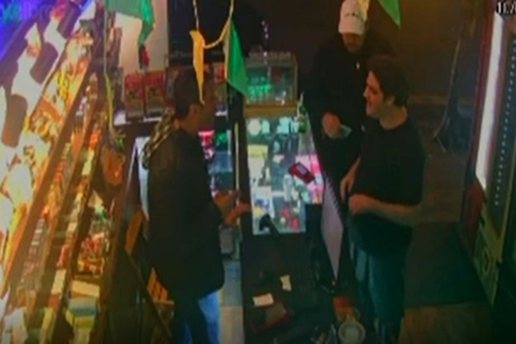 Vídeo mostra advogado entrando em adega momentos antes de morrer em SP; veja