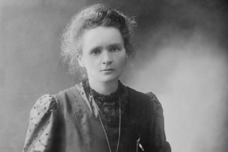Os 1.600 anos de radioatividade nos cadernos que Marie Curie encharcou de rádio