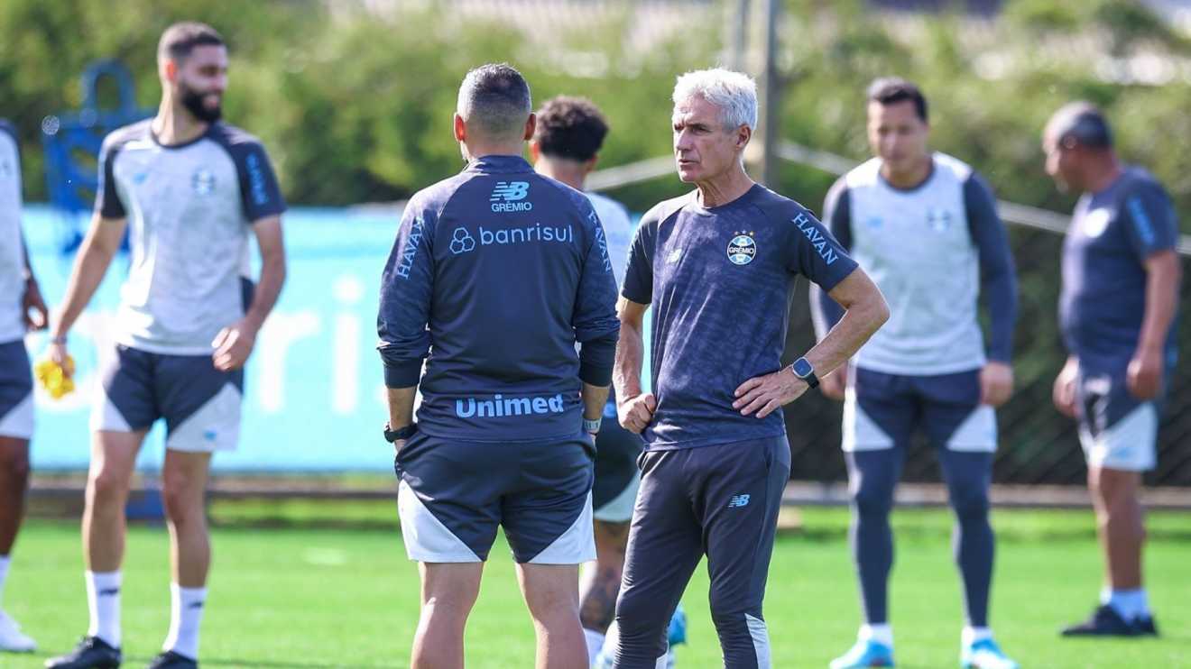 Direção do Grêmio avalia mudanças no elenco e respalda trabalho de Luís Castro