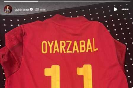 Arana trocou a camisa com Oyazarbal em 2021 • @guiarana/Reprodução