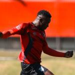 Kevin Viveros, do Athletico-PR, é alvo de racismo nas redes sociais