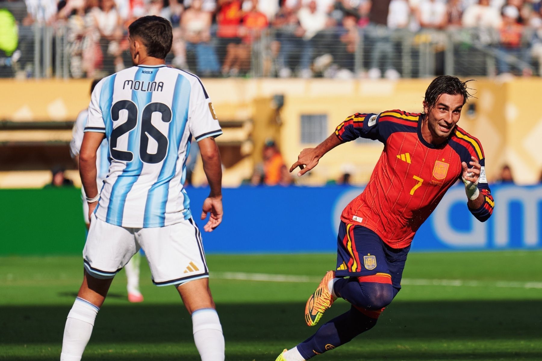 Ferran Torres entra para seleta lista de reservas que decidiram finais de Copas