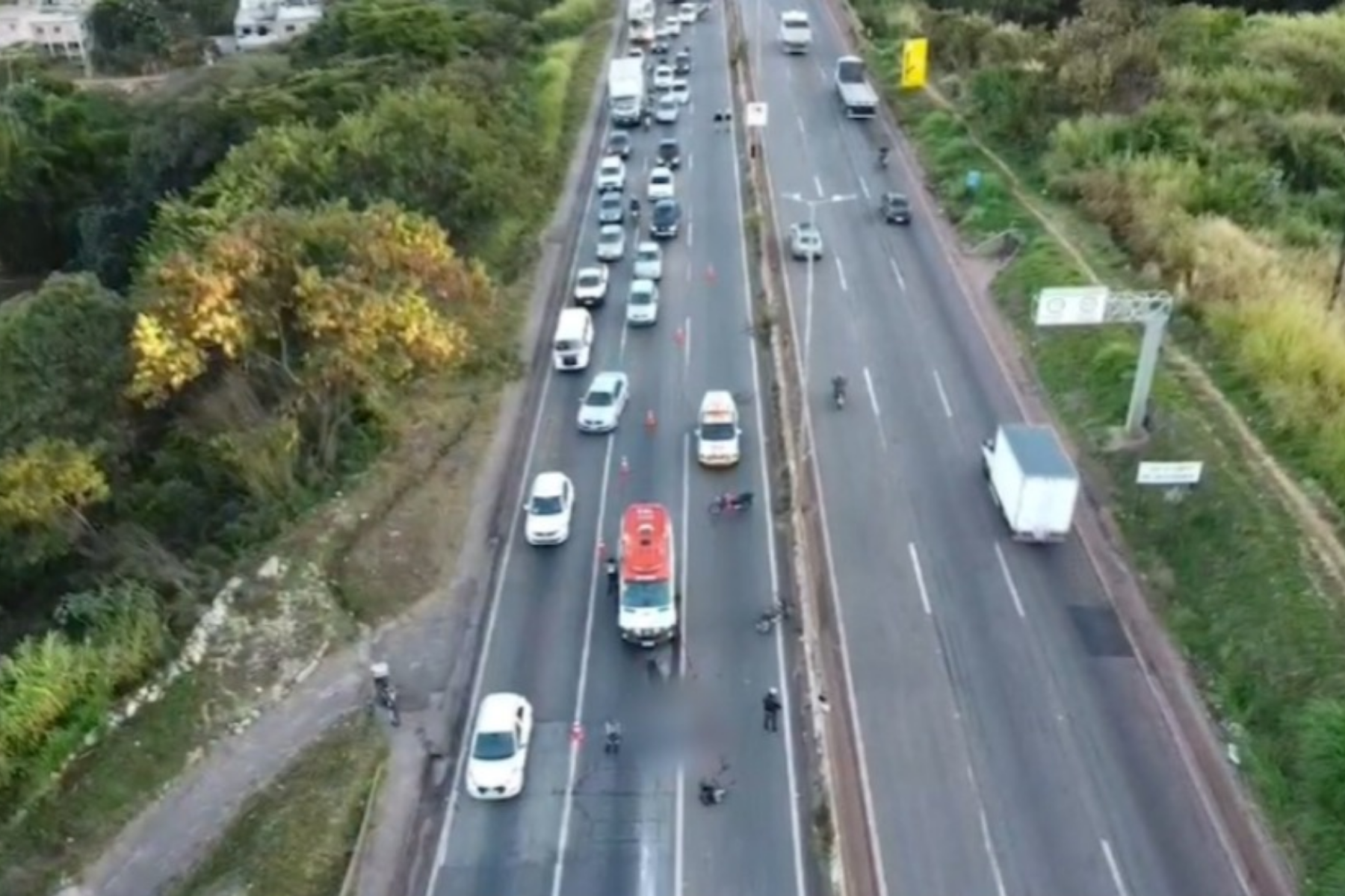 Motociclista morre em acidente envolvendo caminhão no Anel Rodoviário, em BH