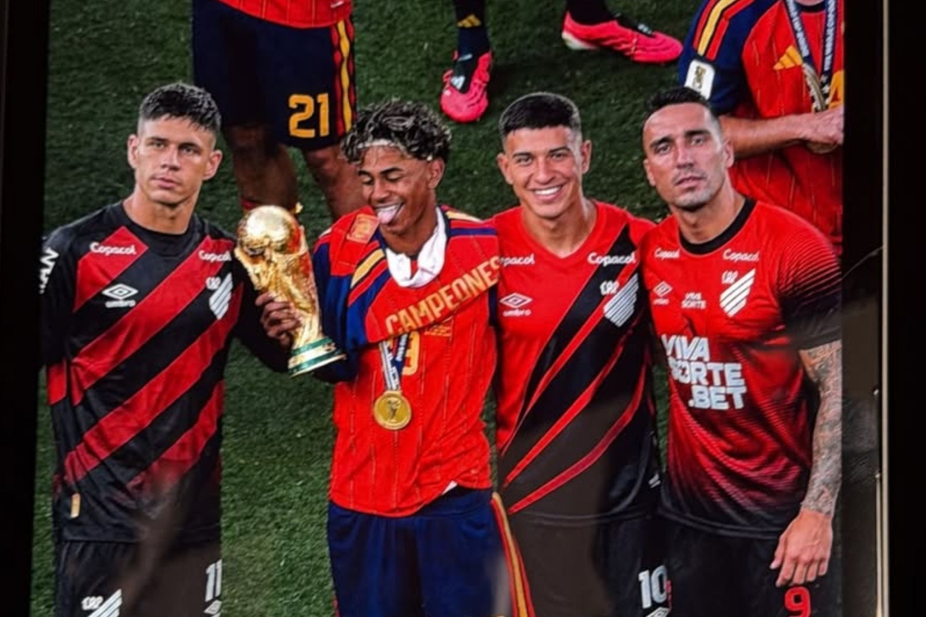 Leozinho provoca argentinos do Athletico-PR após vice na Copa do Mundo