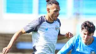 Sem Carlos Vinicius, Grêmio terá novidade no ataque para playoffs da Sul-Americana