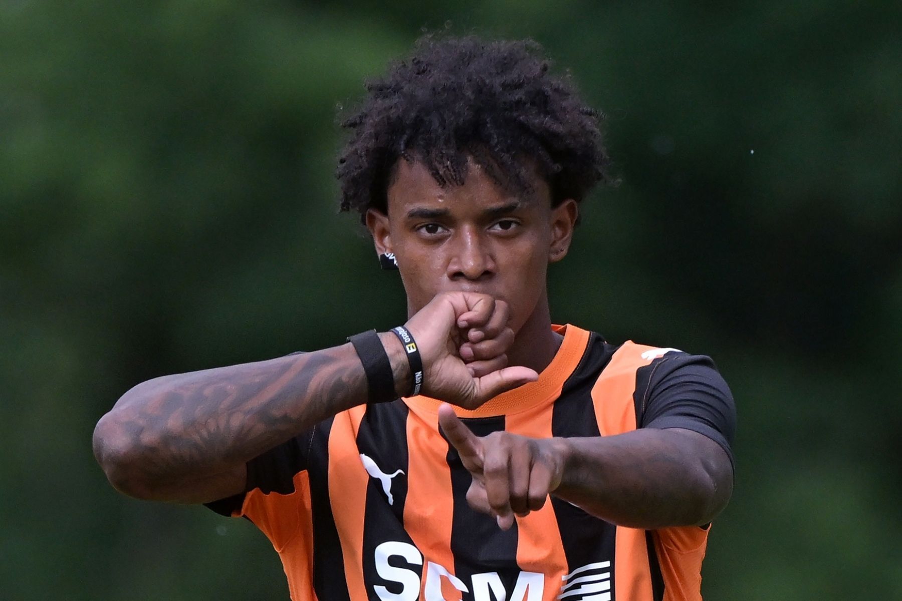 'Cria' do Athletico-PR, Bruninho marca dois gols em estreia no futebol europeu
