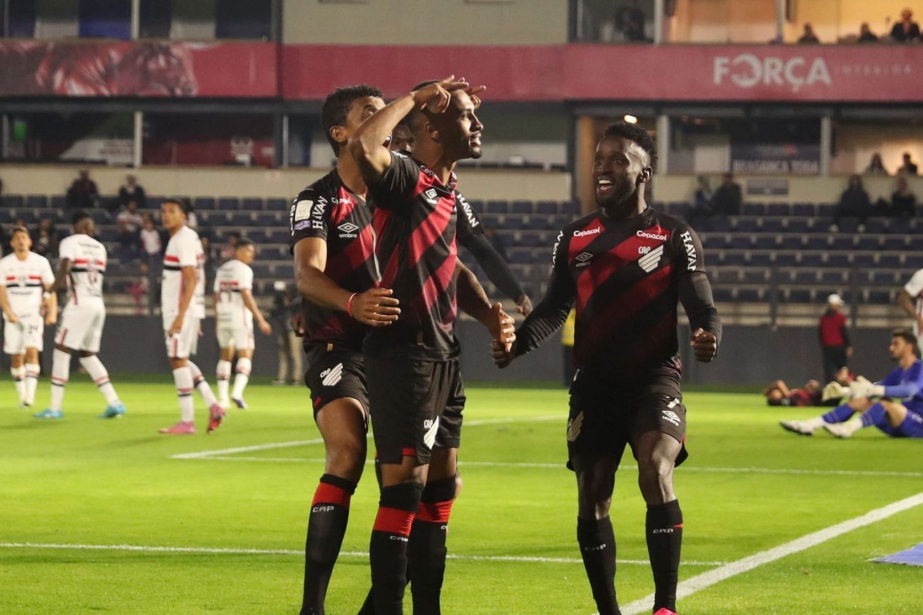 Odair acalma os ânimos no Athletico-PR e manda recado sobre expectativa na Série A