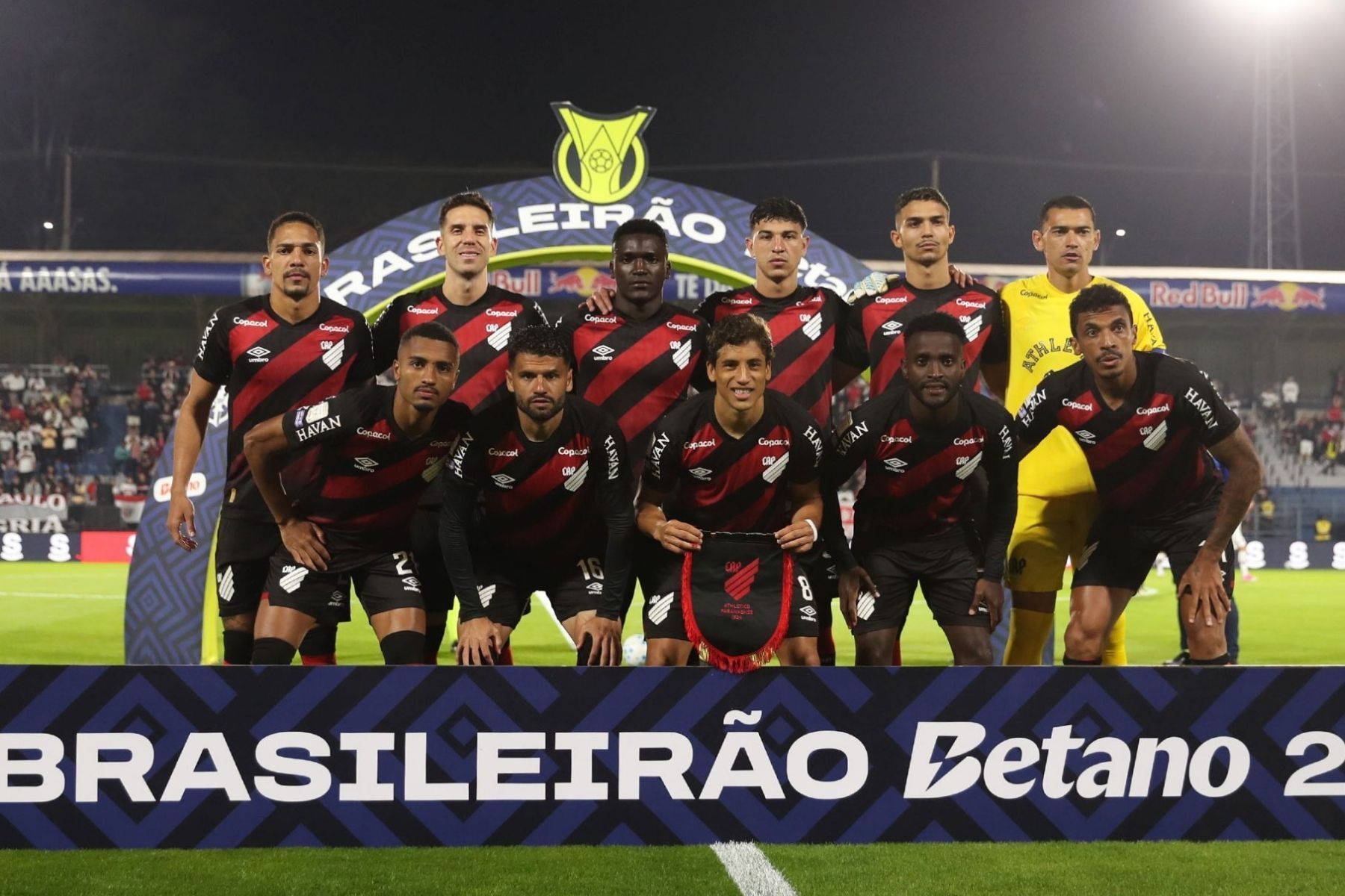 Athletico-PR fecha melhor primeiro turno na era dos pontos corridos da Série A