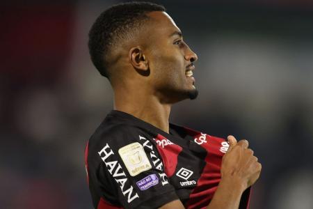Leozinho, do Athletico-PR, marcou dois gols contra o São Paulo • Divulgação/athletico.com.br