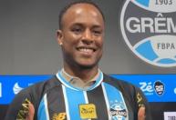 Reforço de Copa do Mundo, Jovane Cabral é apresentado pelo Grêmio