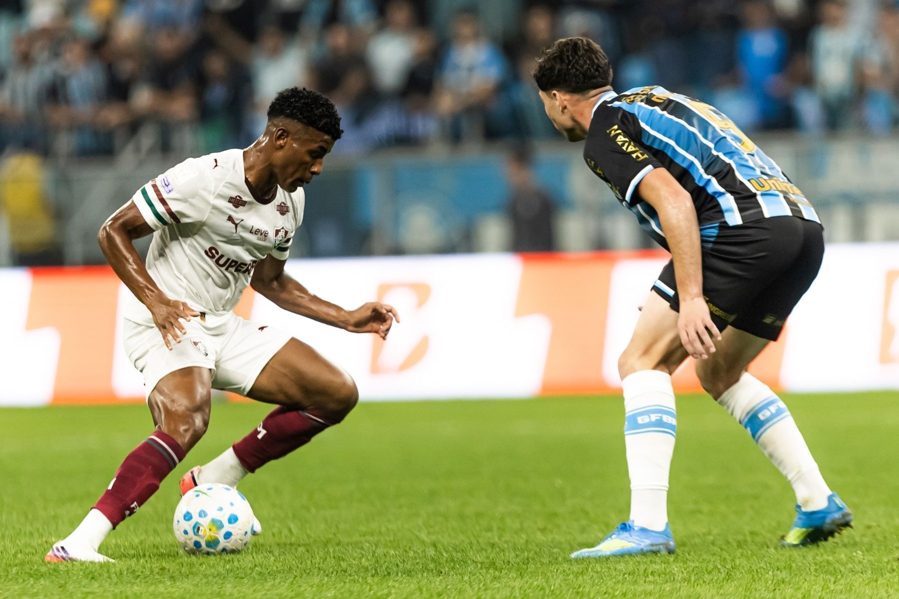 Hulk marca de pênalti, mas Fluminense cede empate ao Grêmio pelo Brasileiro
