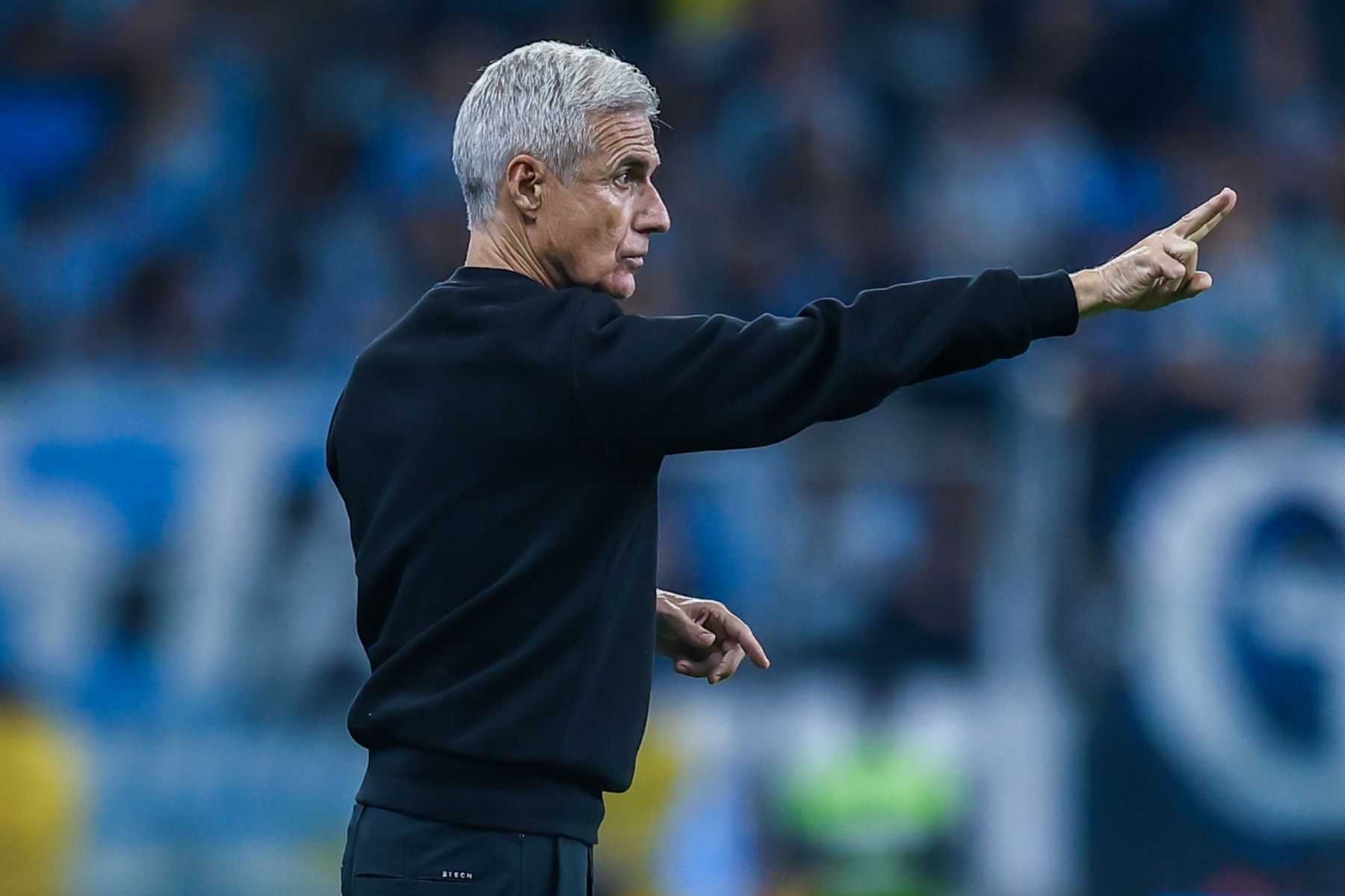 Luís Castro manda recado sobre permanência no cargo de treinador do Grêmio