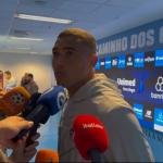 Carlos Vinicius evita falar sobre renovação com o Grêmio: 'Em segundo plano'