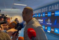 Carlos Vinicius evita falar sobre renovação com o Grêmio: 'Em segundo plano'