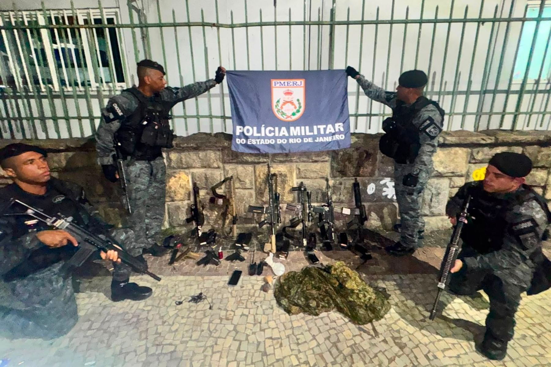Cinco morrem durante perseguição policial e troca de tiros no Rio de Janeiro