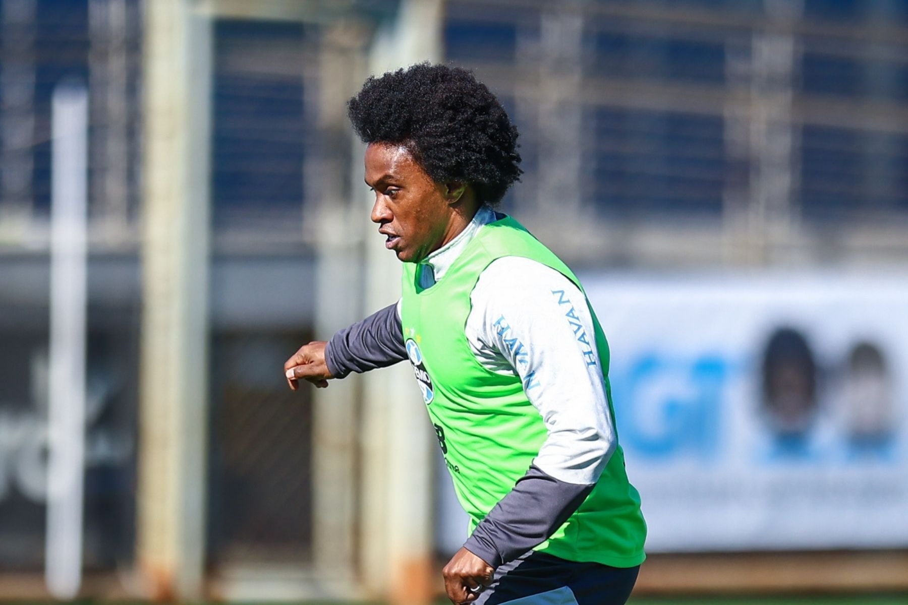 Willian negocia rescisão de contrato com o Grêmio; veja detalhes