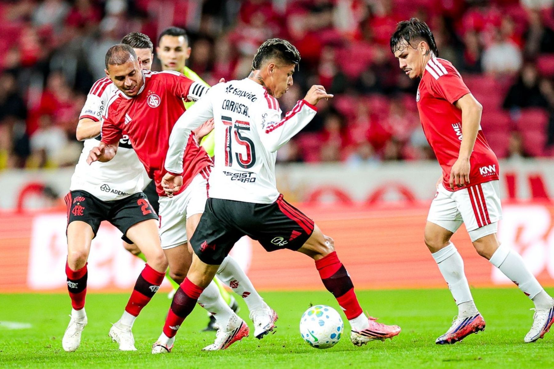 Inter cede empate ao Flamengo e perde chance de se distanciar do Z4 no Brasileiro