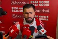 Matheus Cunha revela preparação para estreia no Inter e exalta trabalho: 'Até na folga'