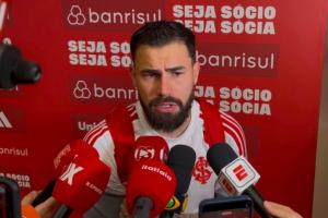 Matheus Cunha revela preparação para estreia no Inter e exalta trabalho: 'Até na folga'