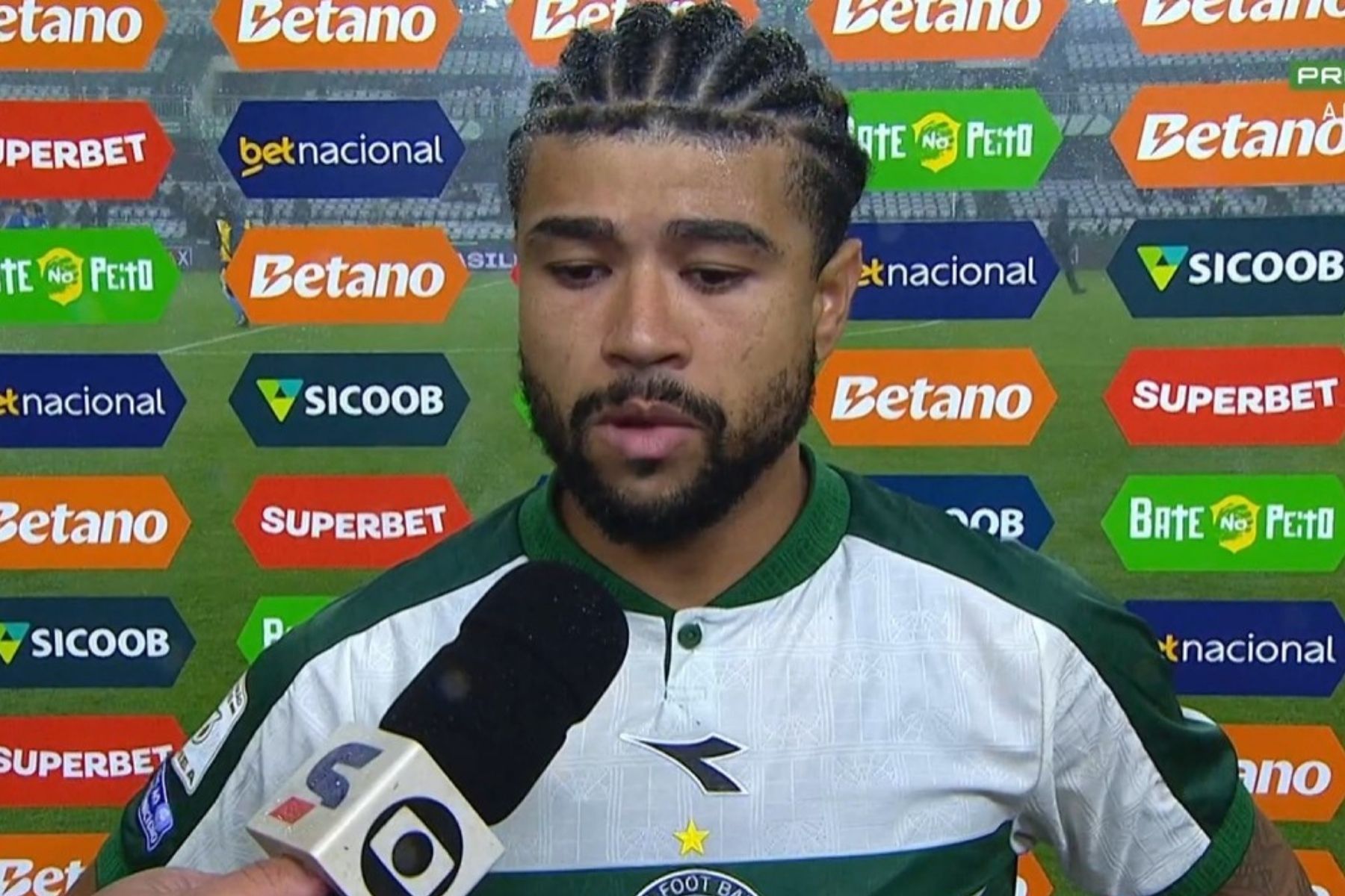 Ronier desabafa após derrota do Coritiba para o Cruzeiro em casa pelo Brasileiro