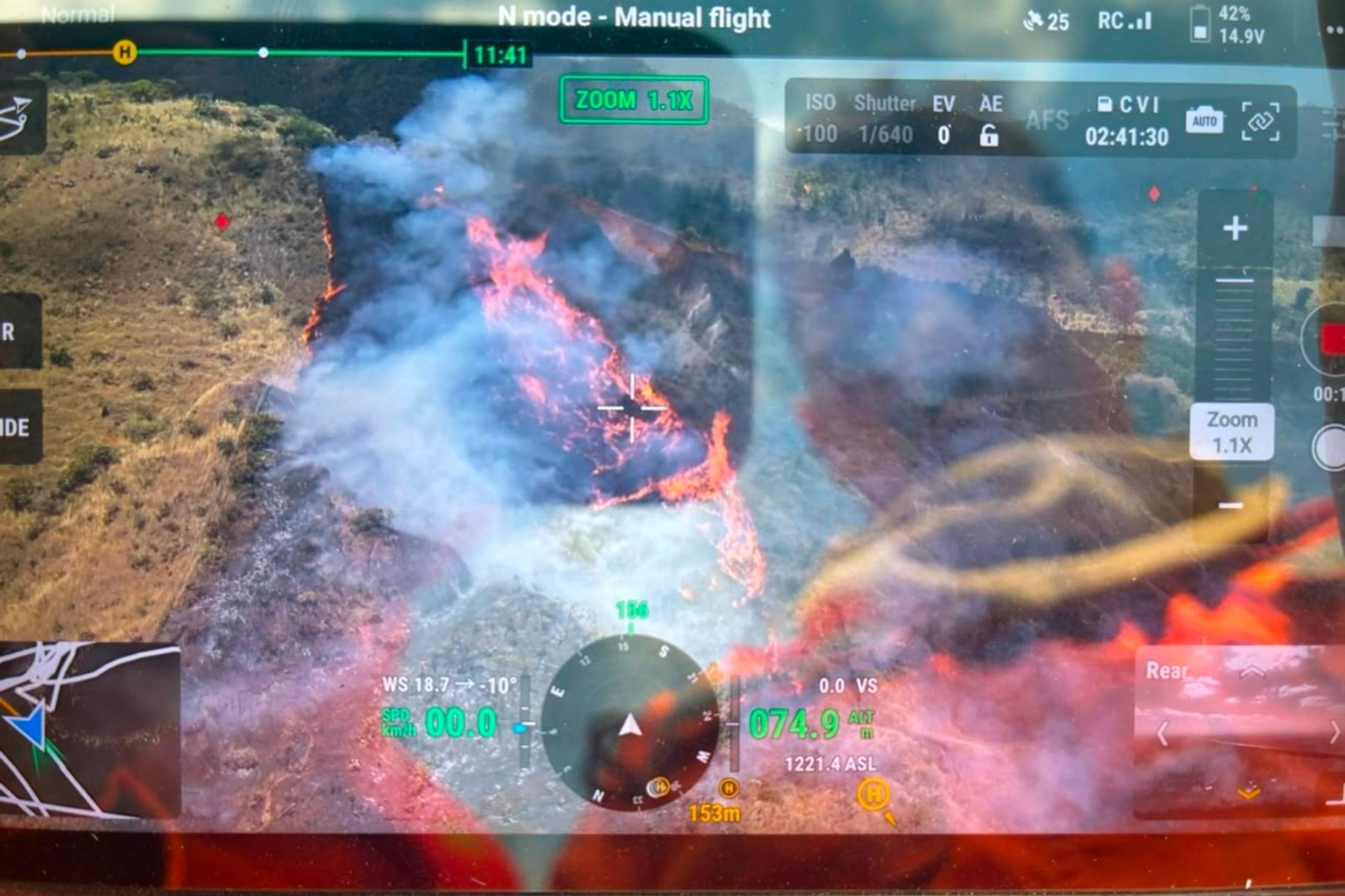 Incêndio de grandes proporções na Serra do Curral mobiliza força-tarefa dos bombeiros em BH