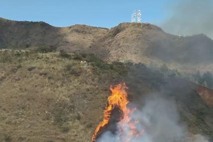 Incêndio de grandes proporções na Serra do Curral mobiliza força-tarefa dos bombeiros em BH
