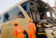 Acidente entre ônibus e carreta na MG-410 deixa 19 feridos