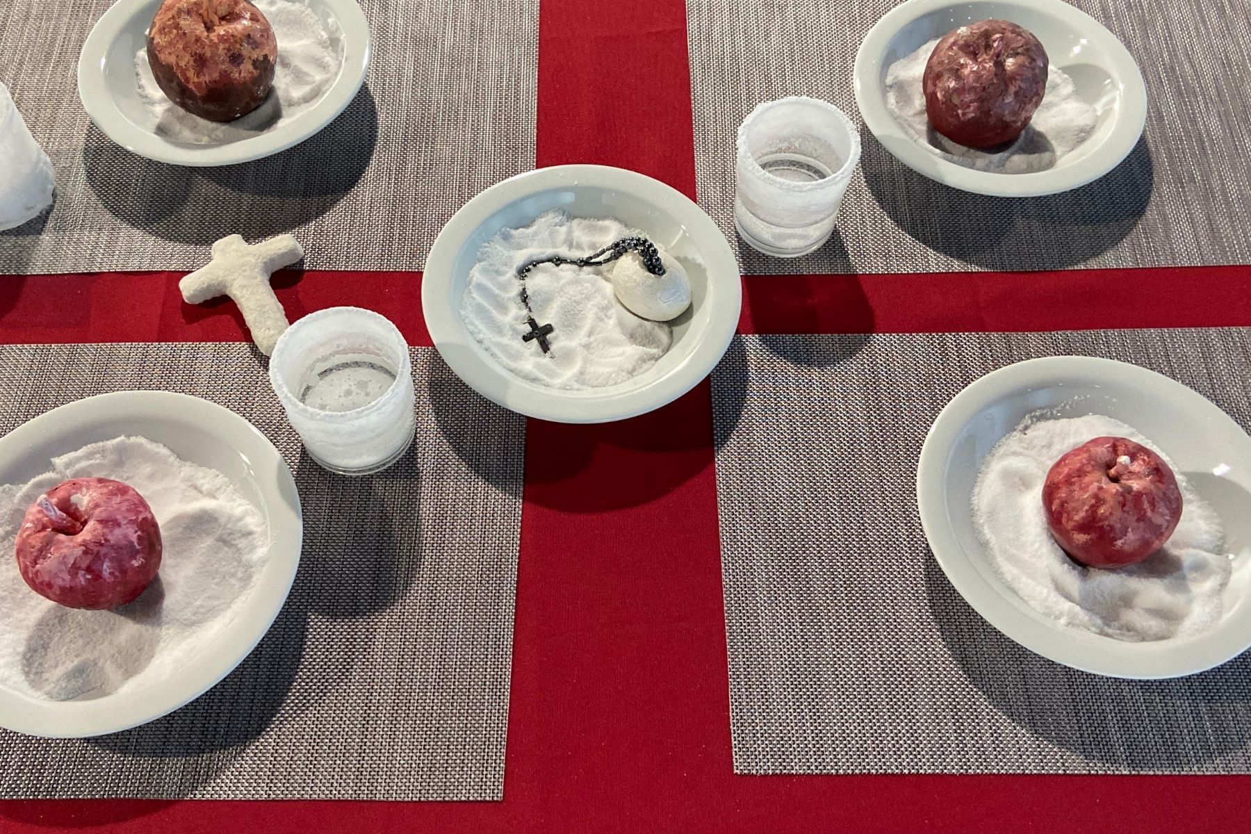 Do tempero à punição: o sal é fio condutor de exposição que percorre centros culturais de BH