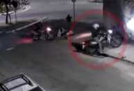 Motoqueiro atropela pedestre e foge sem prestar socorro em BH; veja vídeo