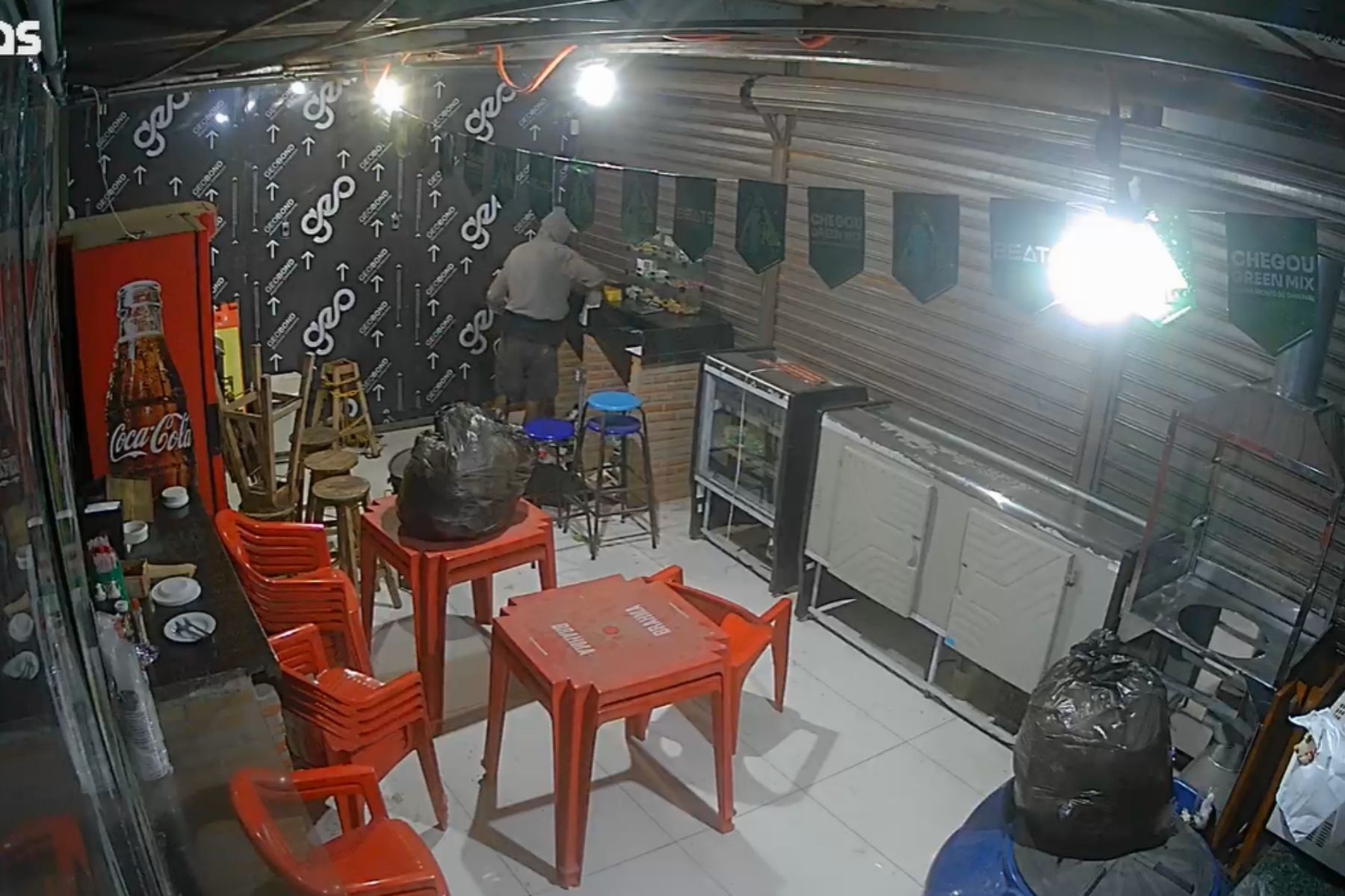 Comerciante diz que teve comércio invadido mais de 30 vezes no Camargos, em BH; veja vídeo