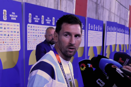 Lionel Messi, astro da Argentina, na zona mista durante a Copa do Mundo
